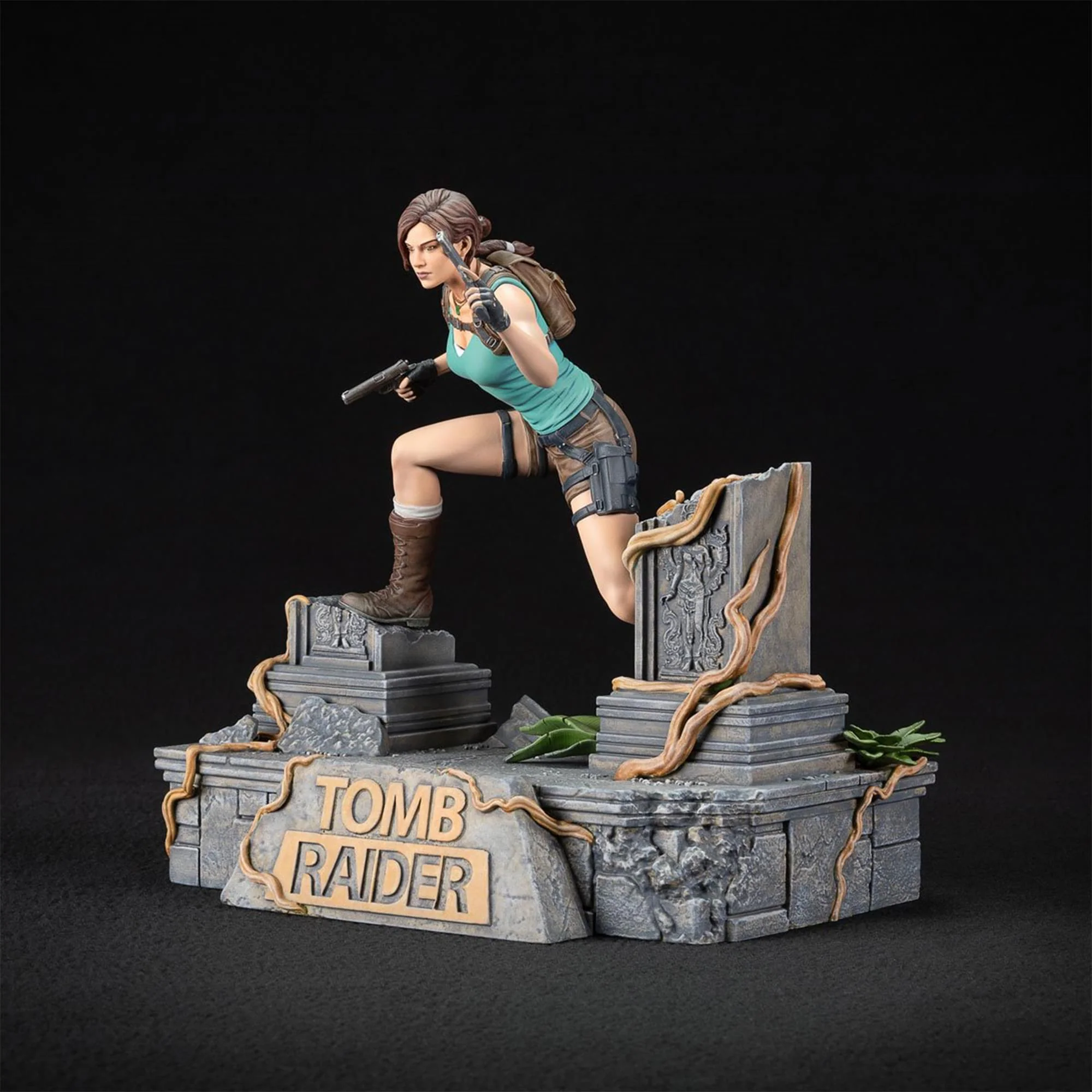 Tomb Raider Deluxe Lara Croft 9 Inch PVC Statue - Image 2